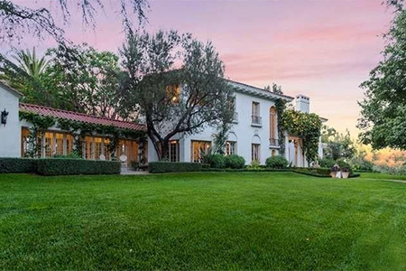 Angelina Jolie Enters Escrow in Los Feliz