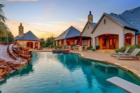 If You’re Ready Come and Get It: Selena Gomez’s Texan Mansion Is for Sale