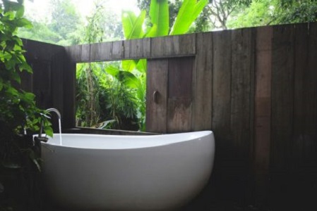 How to Give Your Bathroom a Tropical Vibe