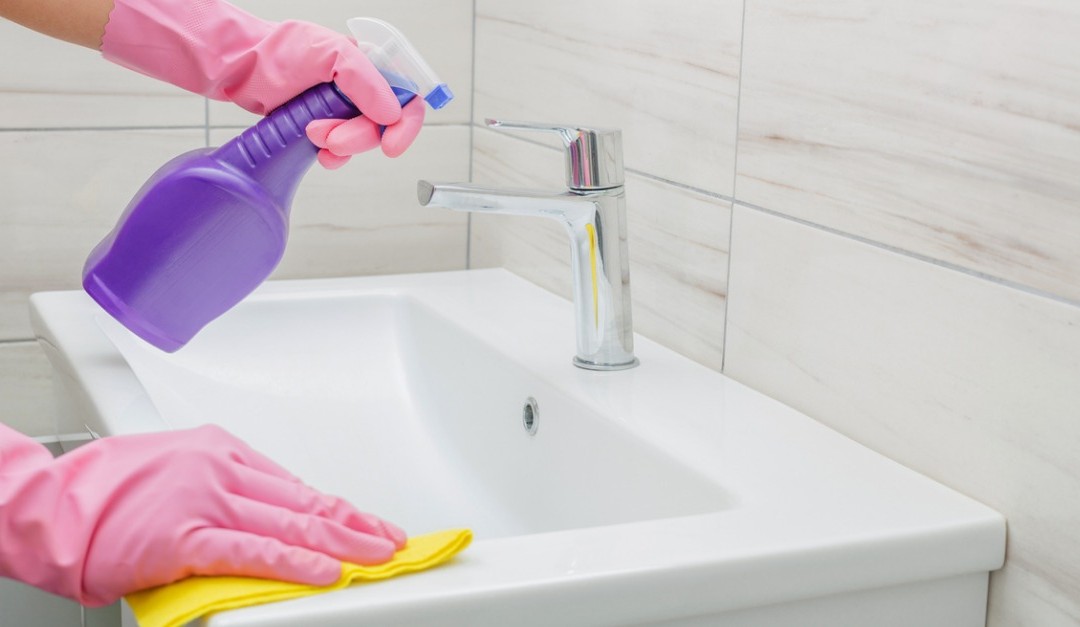 Tips for a Mildew-Free Bathroom While Selling