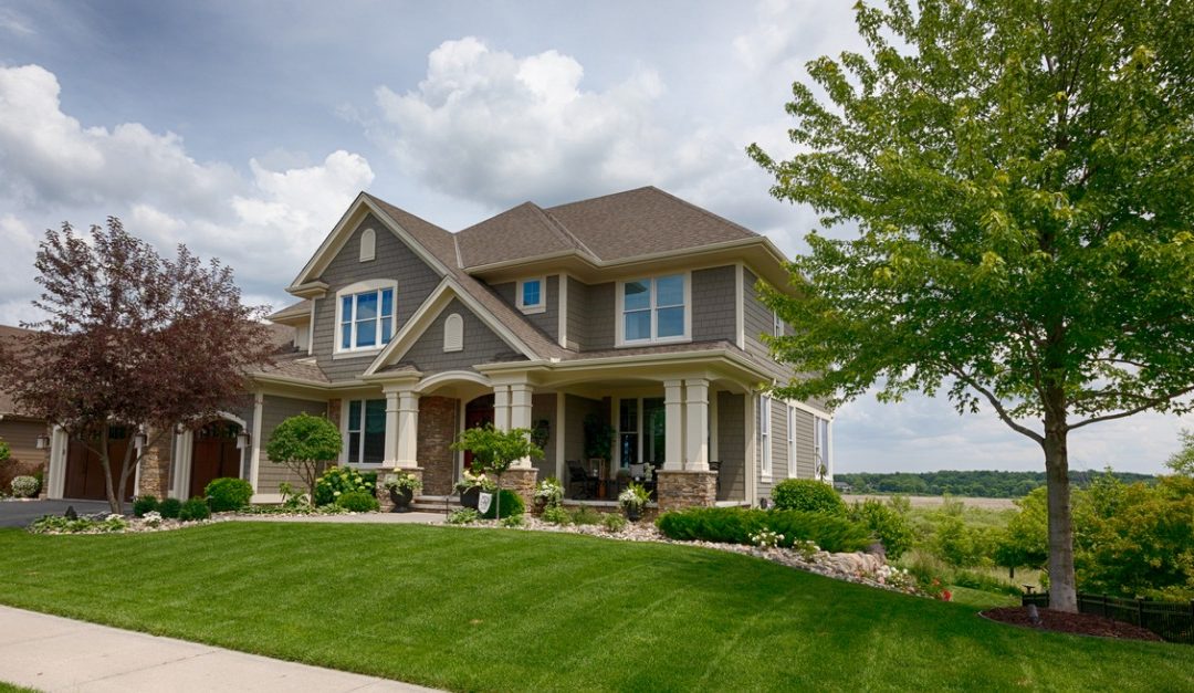 3 Steps to Prepping Your Lawn for a Home Sale