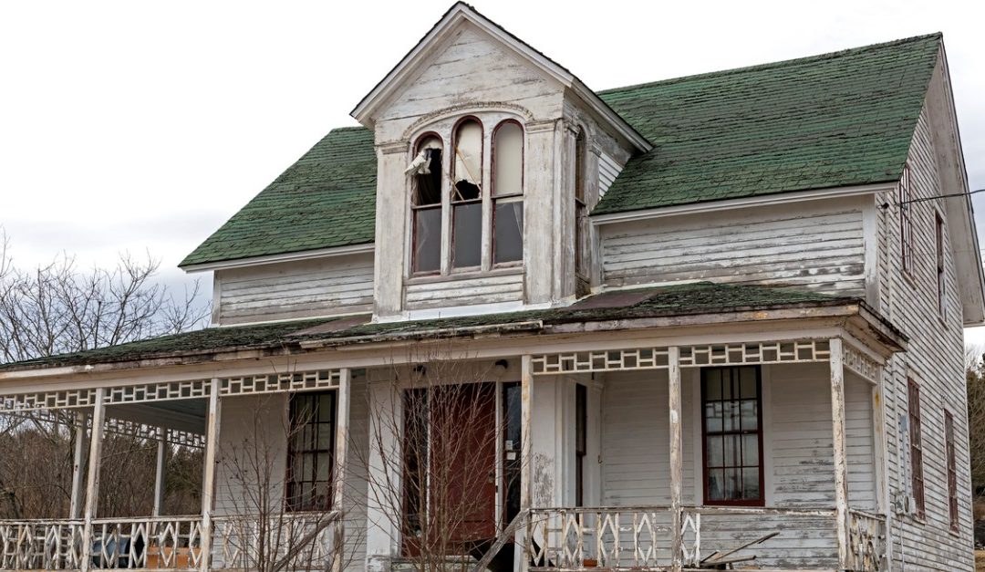 How an Abandoned House in the Neighborhood Can Affect Your Property Values