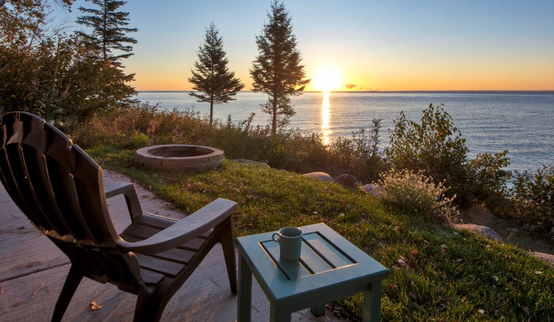 Pros and Cons of Purchasing a Waterfront Property