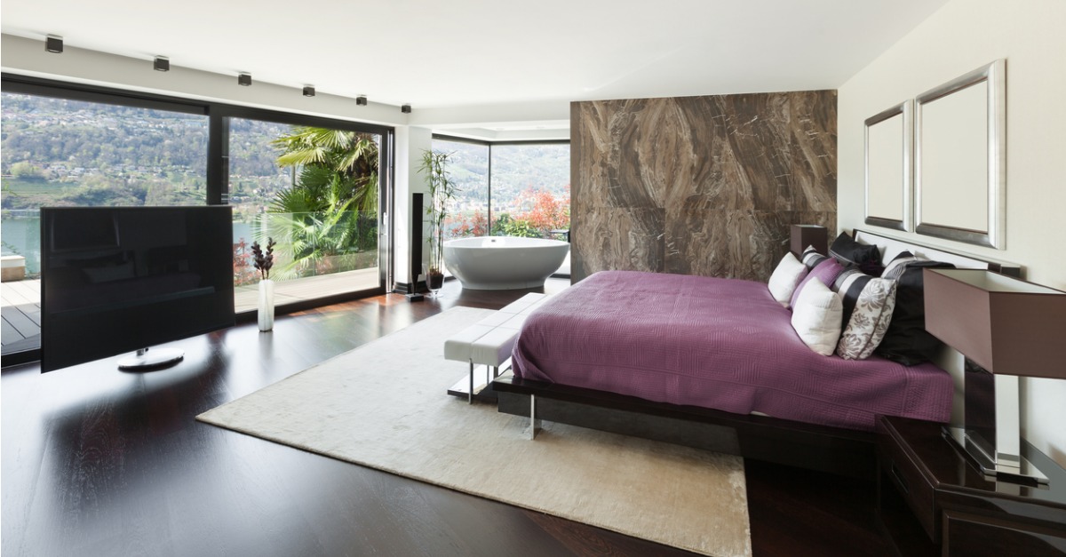 Pros and Cons of Choosing a House With a Master Suite