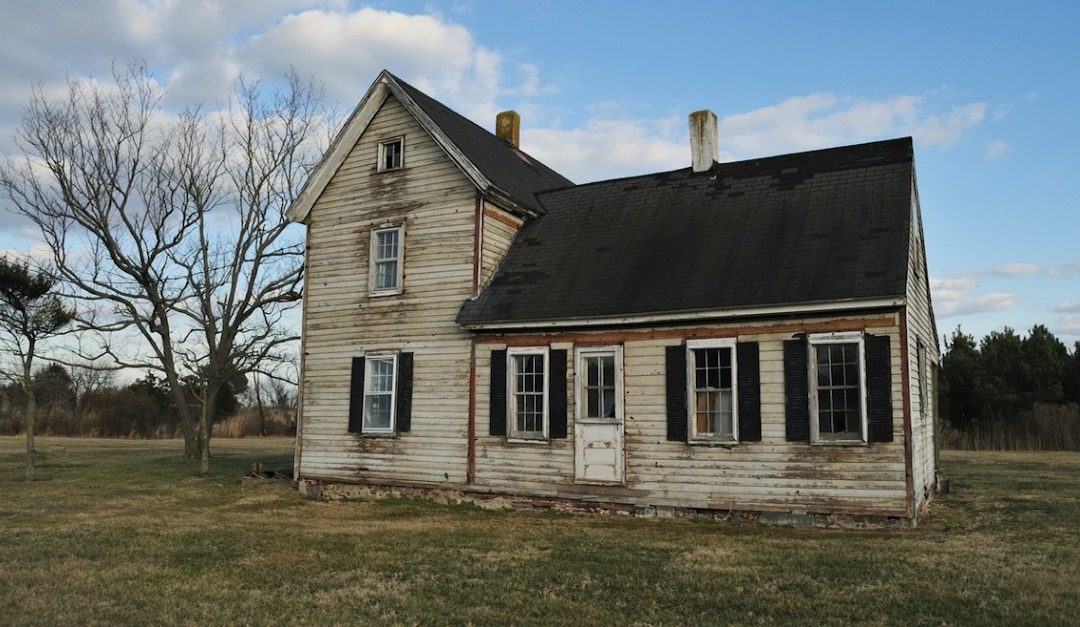 What You Should Know Before Buying a Fixer-Upper in Canada