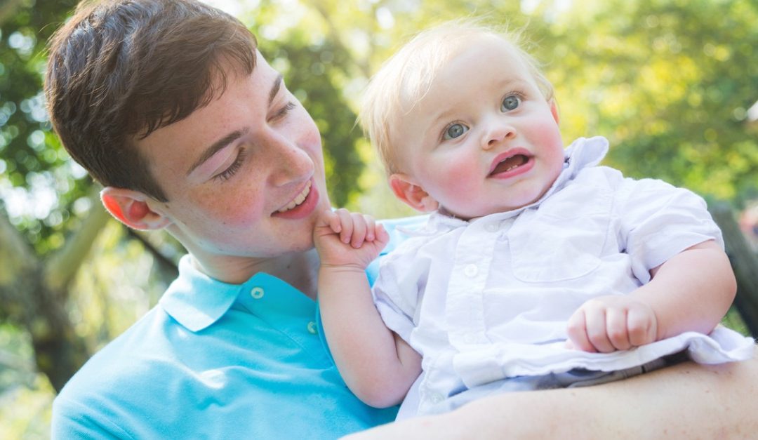 How to Help Siblings With a Large Age Gap Bond