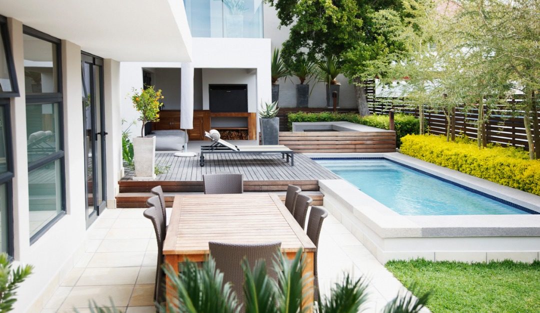 Staging Your Outdoor Living Space for Luxury Buyers