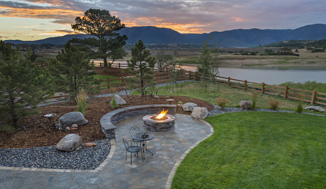 5 Outdoor Features for a Luxurious Backyard Experience