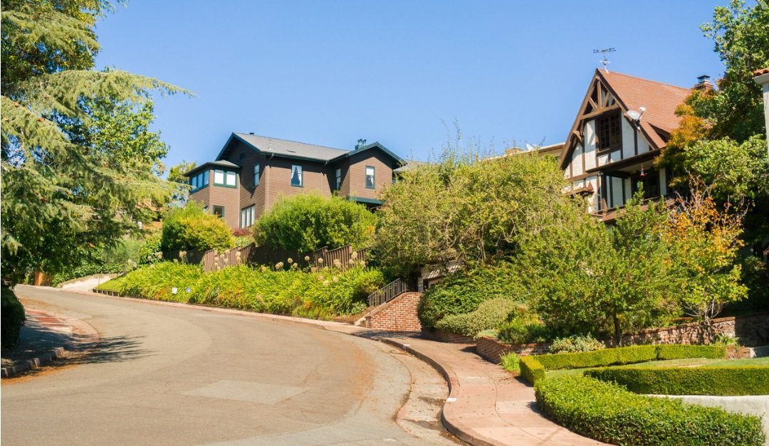 Pros and Cons of Buying a House on a Hill