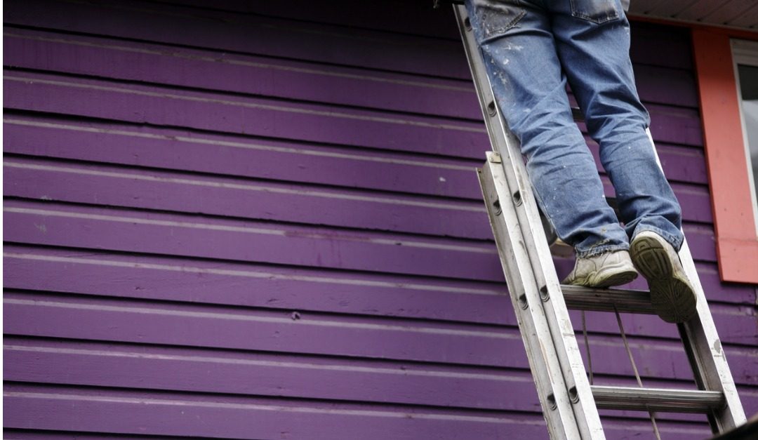 10 Safety Tips for Using a Ladder