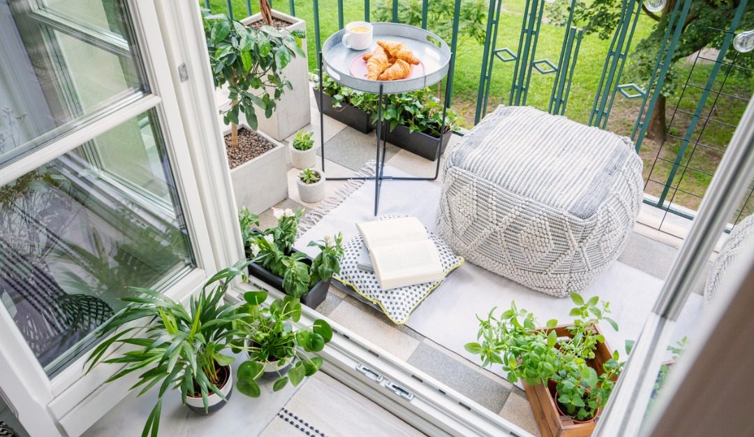 4 Steps to Creating a Show-Ready Balcony