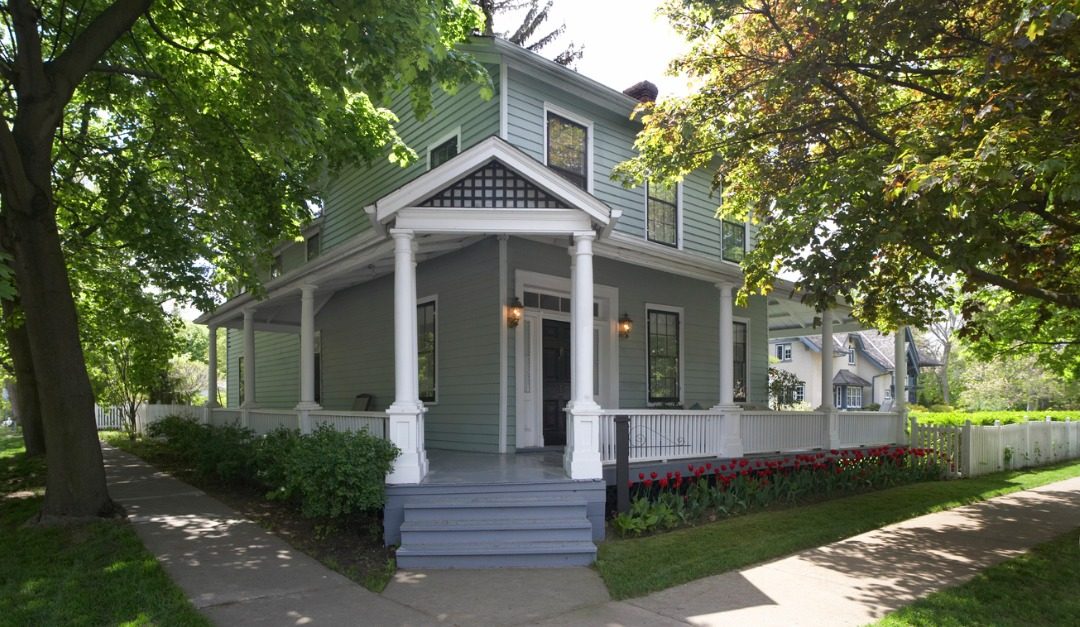 Pros and Cons of Choosing a House on a Corner Lot