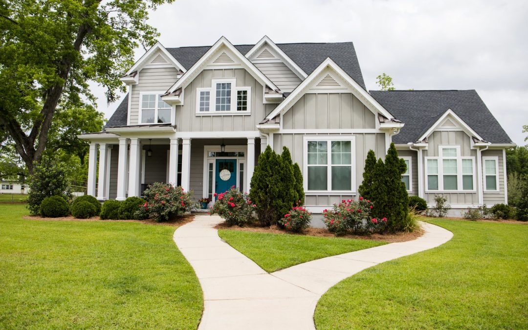 4 Ways to Improve Your Yard and Increase Curb Appeal