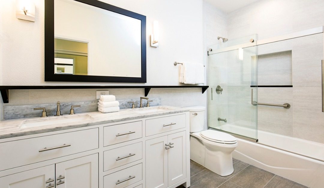 Should You Install a Double Vanity in Your Master Bathroom?