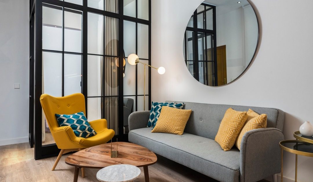 How to Use a Mirror to Make a Room Seem Larger