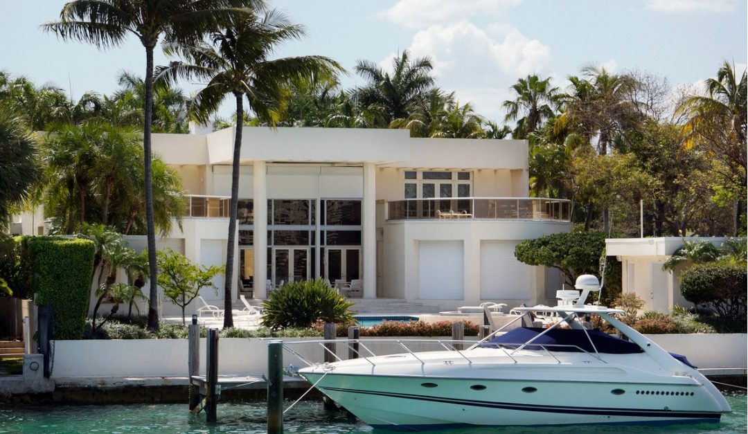 4 Features That Boating Enthusiasts Look for in Real Estate
