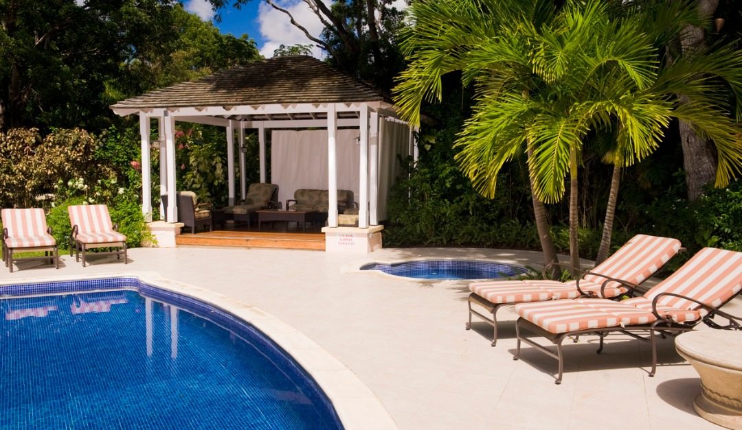 4 Luxurious Upgrades to Make to Your Pool Area