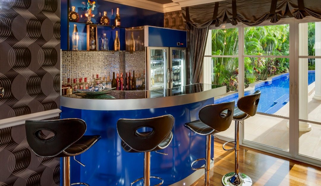 5 Features for a Luxurious Wet Bar in Your Home