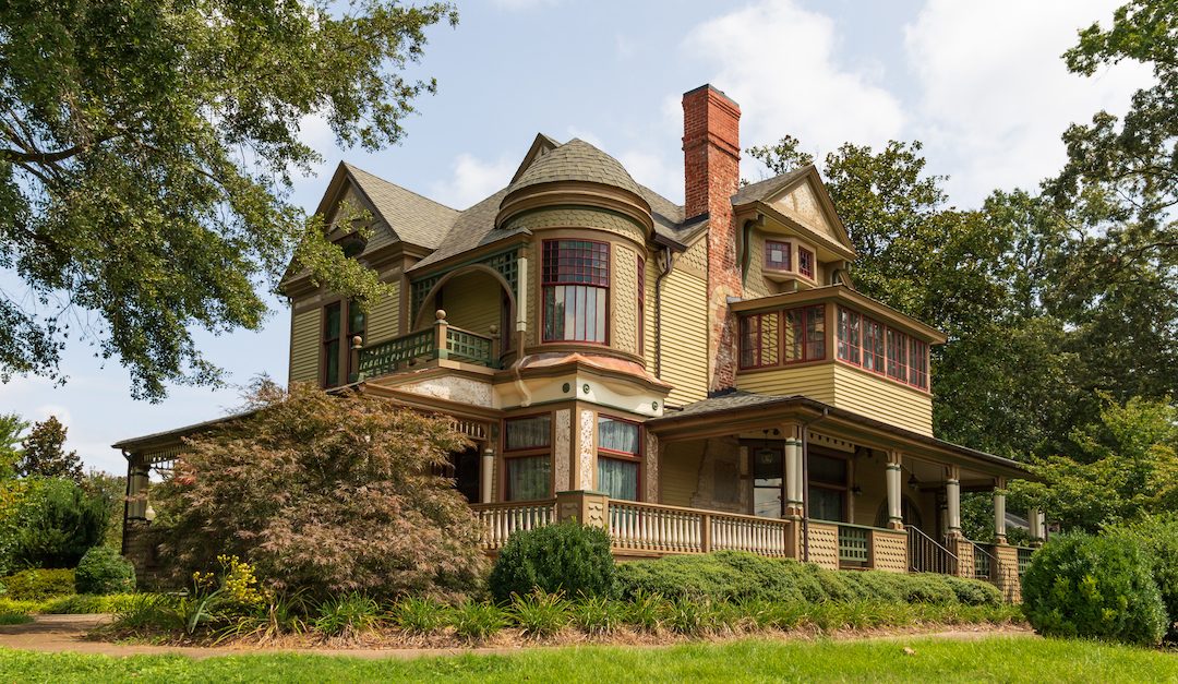 4 Features Synonymous With Victorian-Style Homes